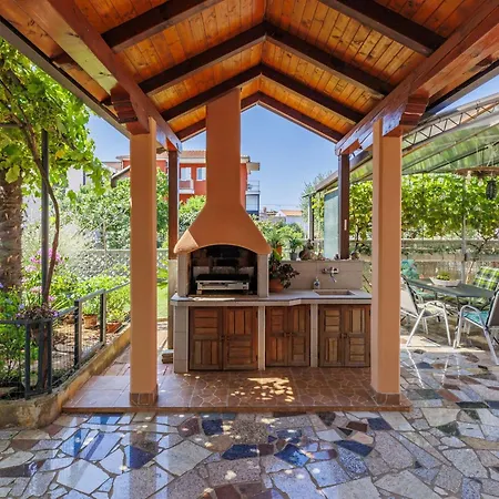 Apartamento Bumbak By Interhome