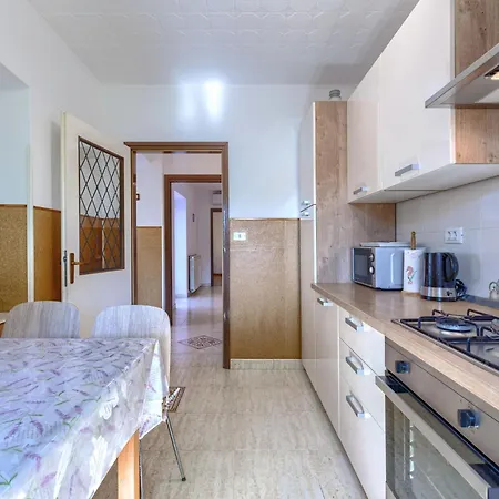 Bumbak By Interhome شقة